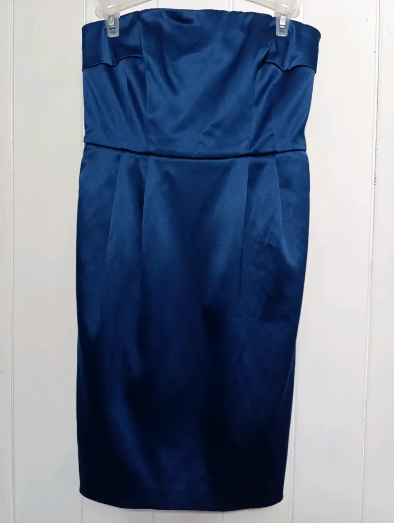 Vestido azul strapless elegante - 1