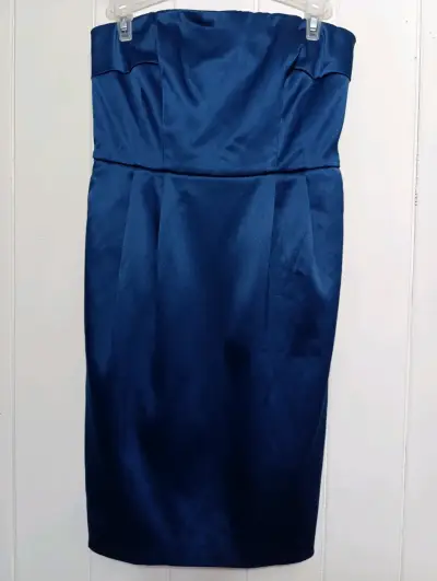 Vestido azul strapless elegante - miniatura 1