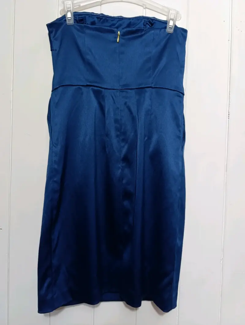 Vestido azul strapless elegante - 2