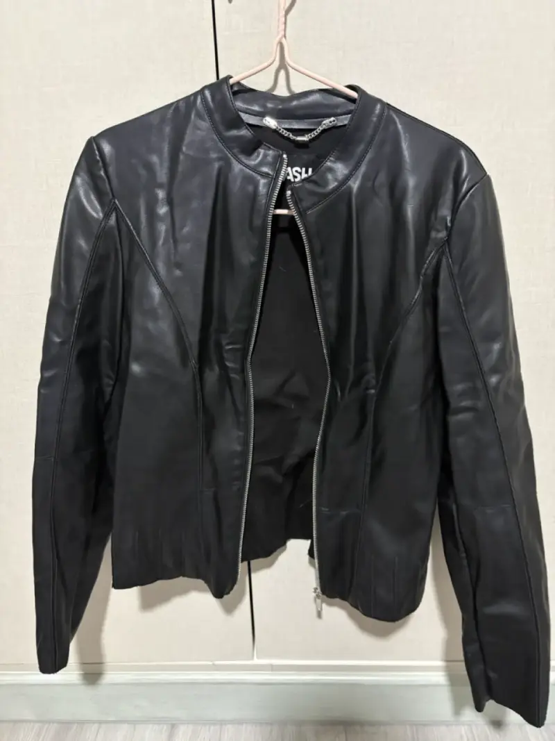 Chaqueta de cuero negra para mujer