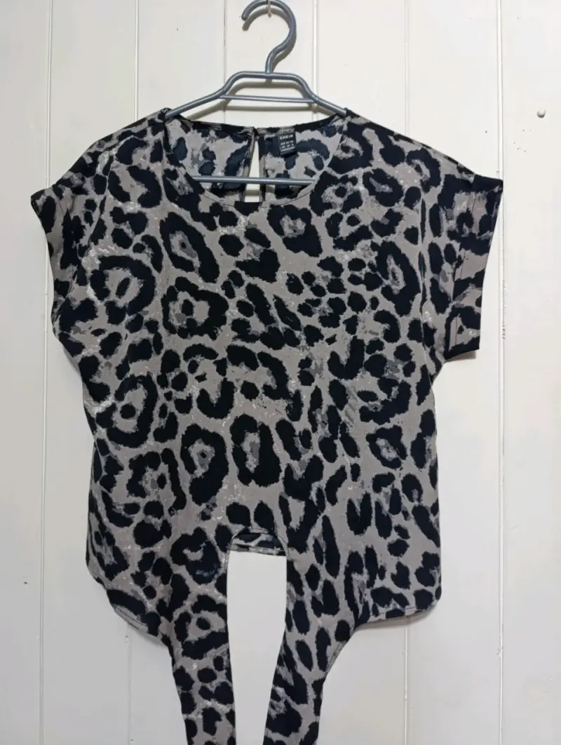 Blusa estampado animal print Shein talla XS - 2