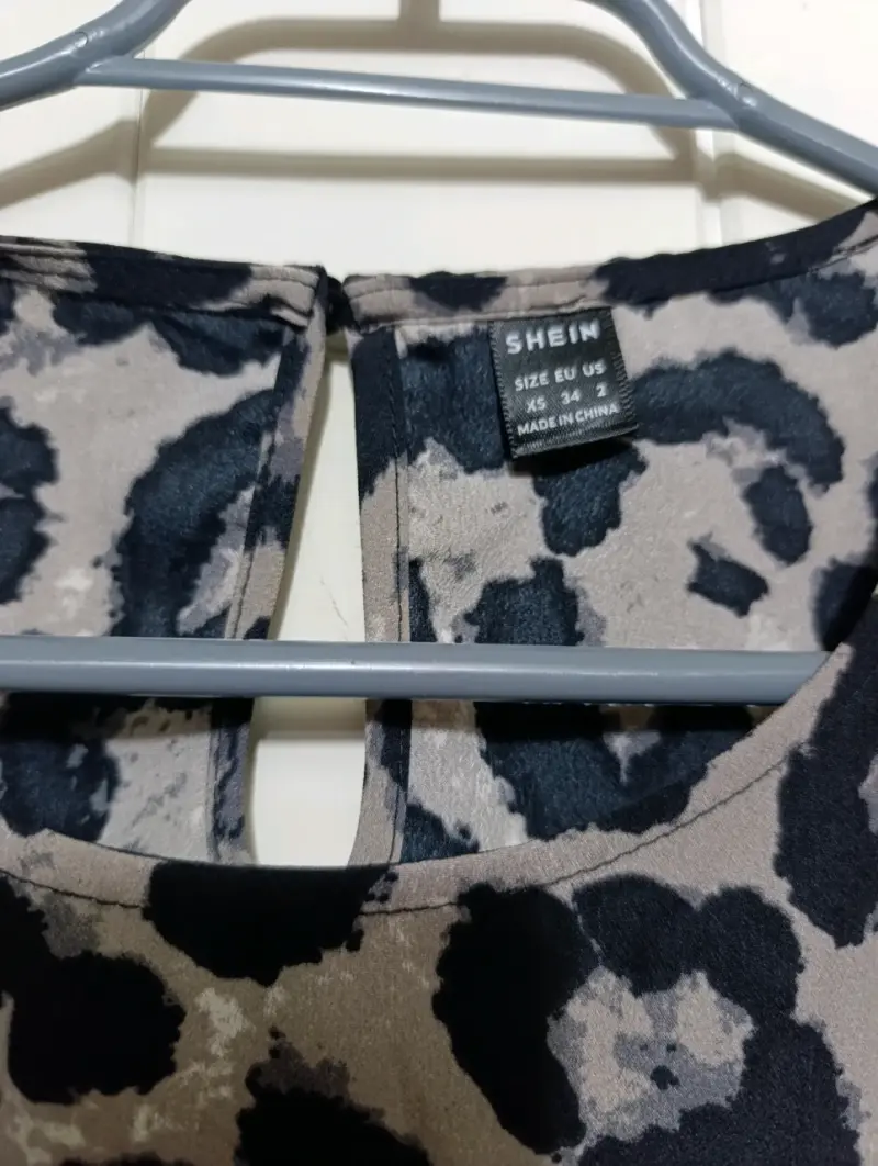 Blusa estampado animal print Shein talla XS - 3