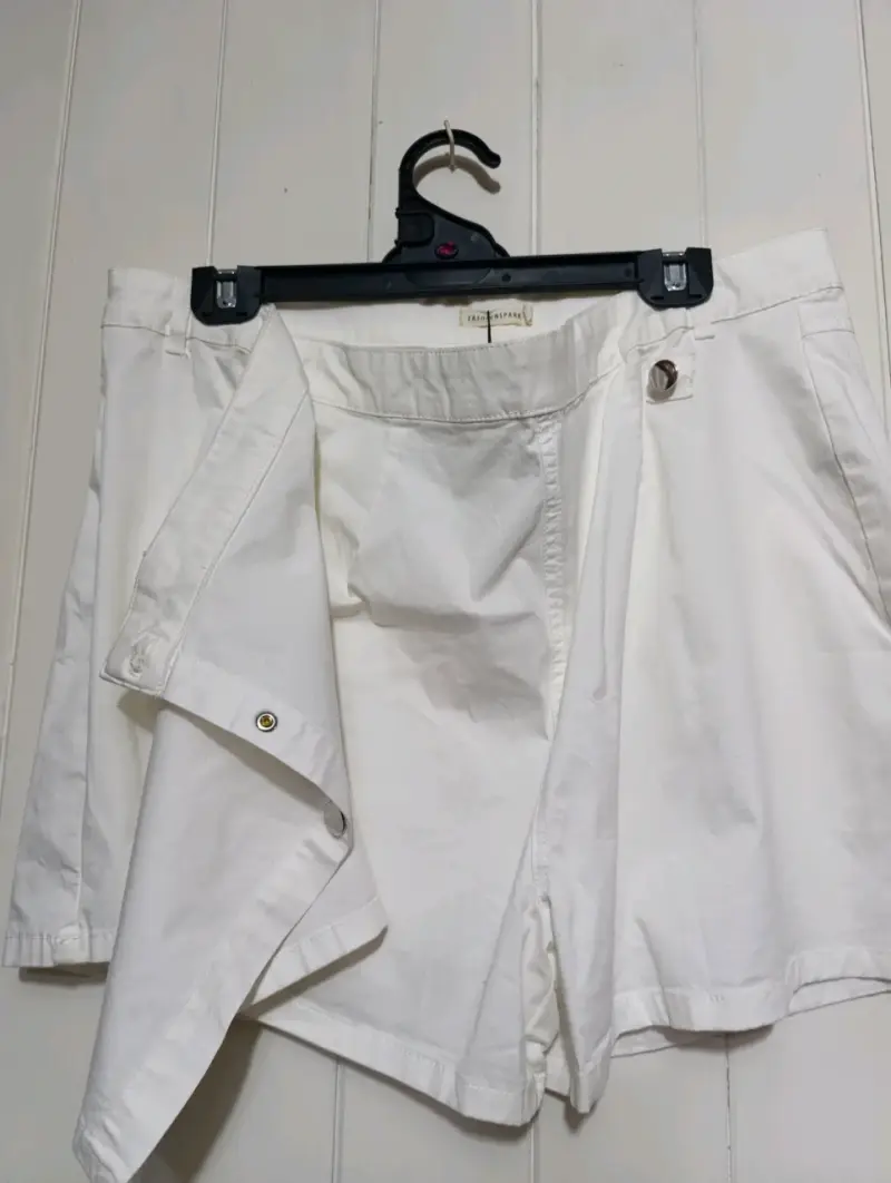 Falda pantalón blanca con botones - 2