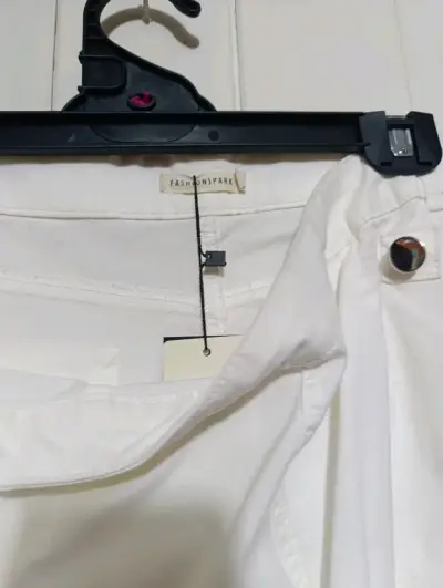 Falda pantalón blanca con botones - miniatura 3