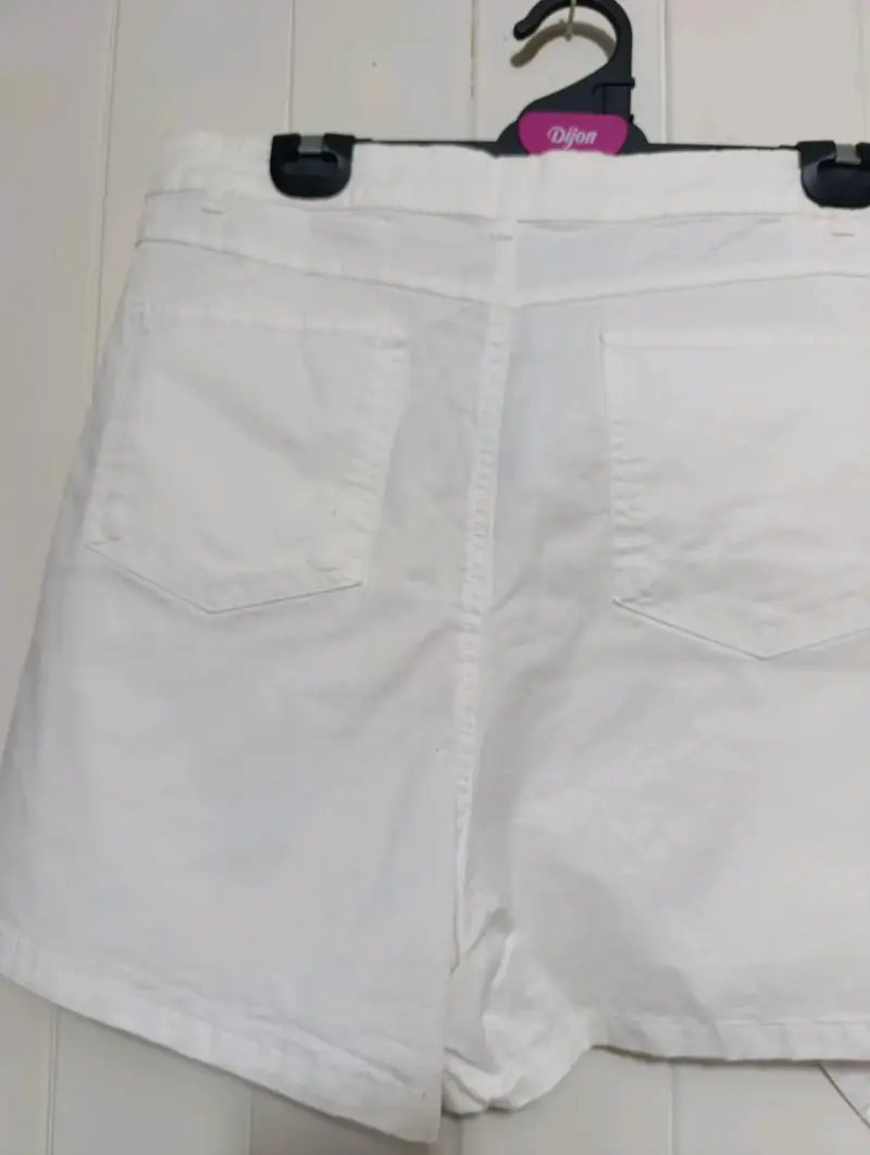 Falda pantalón blanca con botones - 4