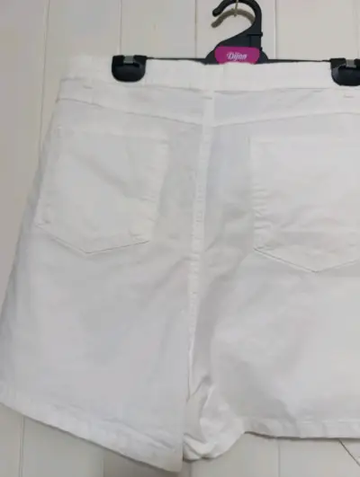 Falda pantalón blanca con botones - miniatura 4