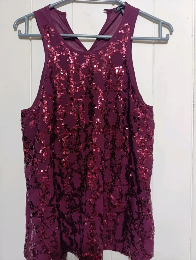 Blusa sin mangas con lentejuelas color burdeos - 1