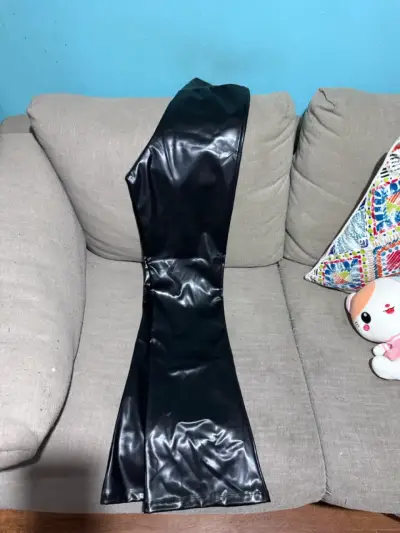 Pantalones acampanados de cuero sintético negro - miniatura 2