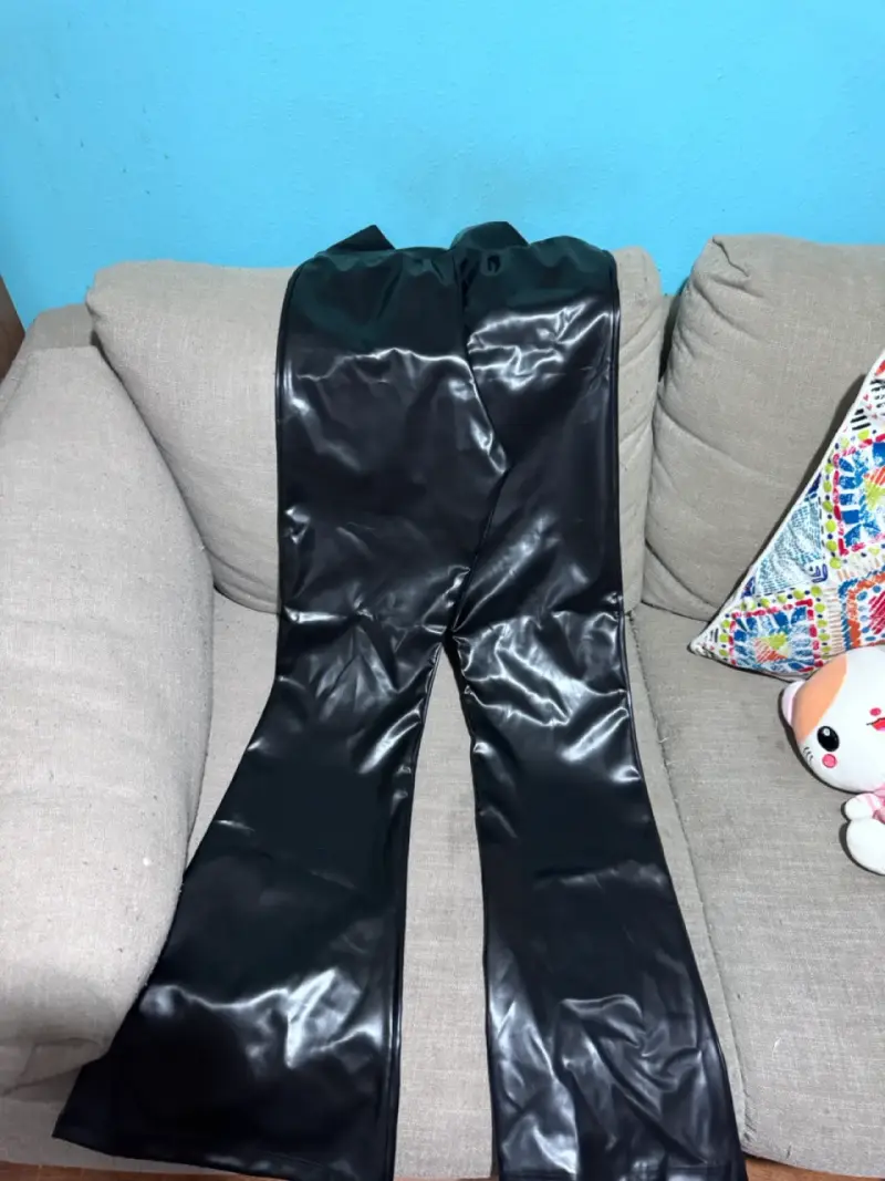 Pantalones acampanados de cuero sintético negro - 3