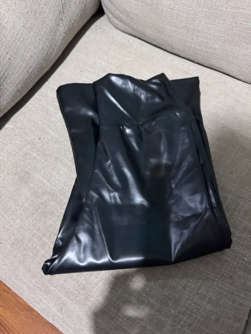 Pantalones acampanados de cuero sintético negro - 4