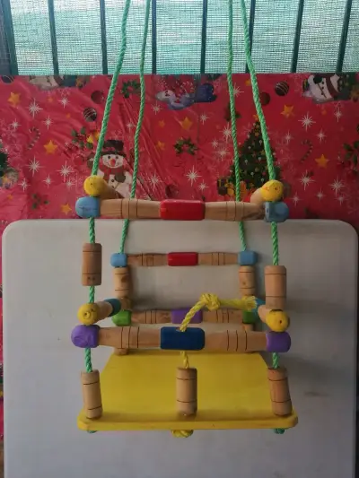 Columpio de madera para niños, colores vibrantes - miniatura 3