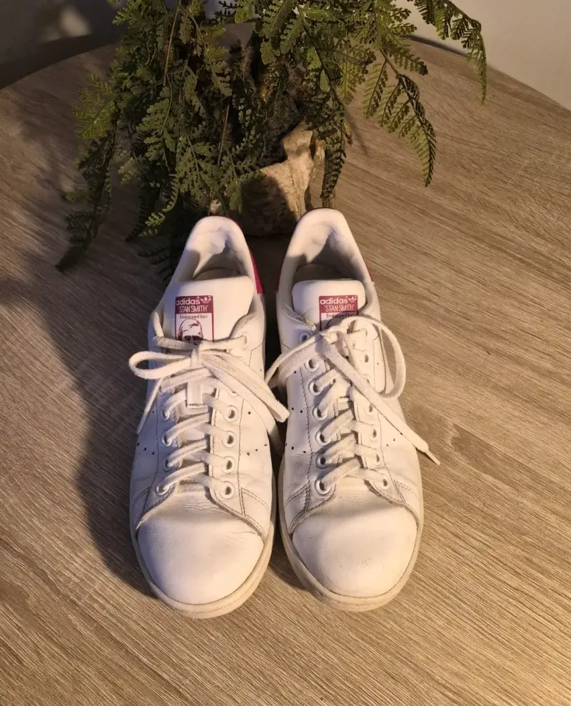 Zapatillas Adidas Stan Smith blancas con detalles rosados - 1