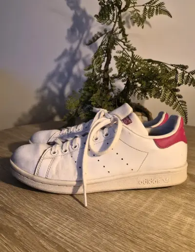 Zapatillas Adidas Stan Smith blancas con detalles rosados - miniatura 2