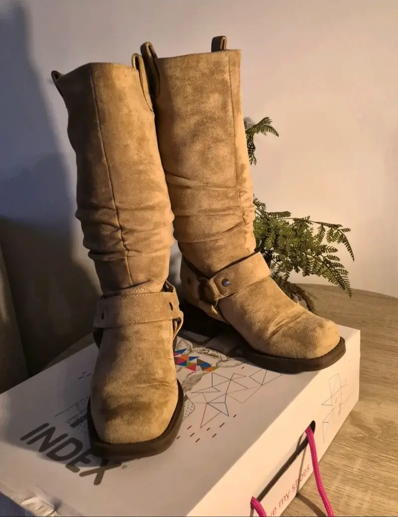 Botas de gamuza beige para mujer - 2