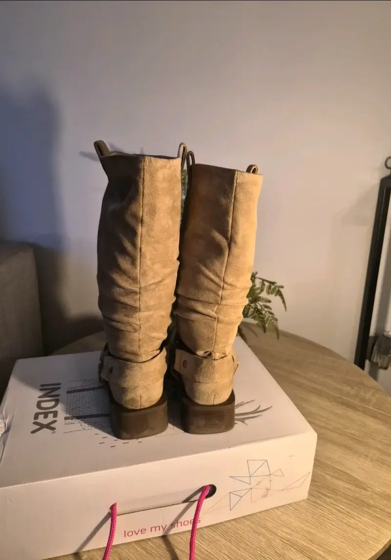 Botas de gamuza beige para mujer - 3