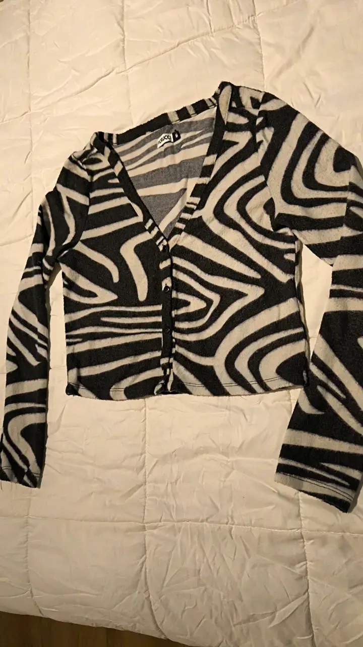 Cardigan de lana con diseño de cebra top crop - 1