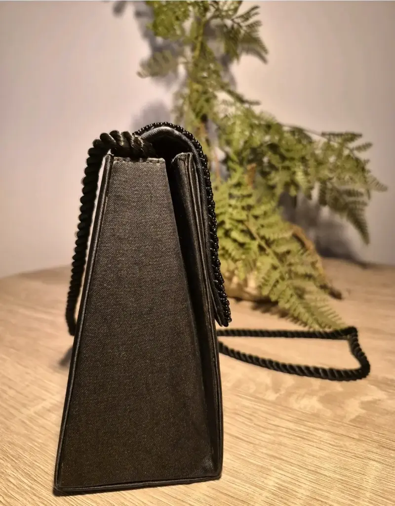 Cartera de noche negra con detalles brillantes - 2