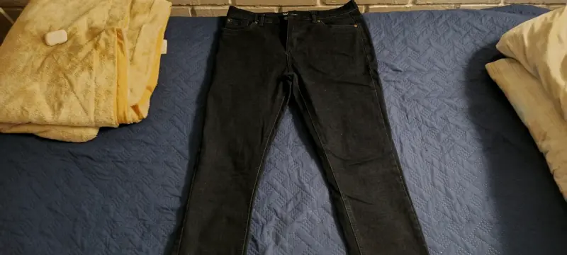 Jeans negros para hombre en buen estado - 1