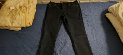 Jeans negros para hombre en buen estado - miniatura 1