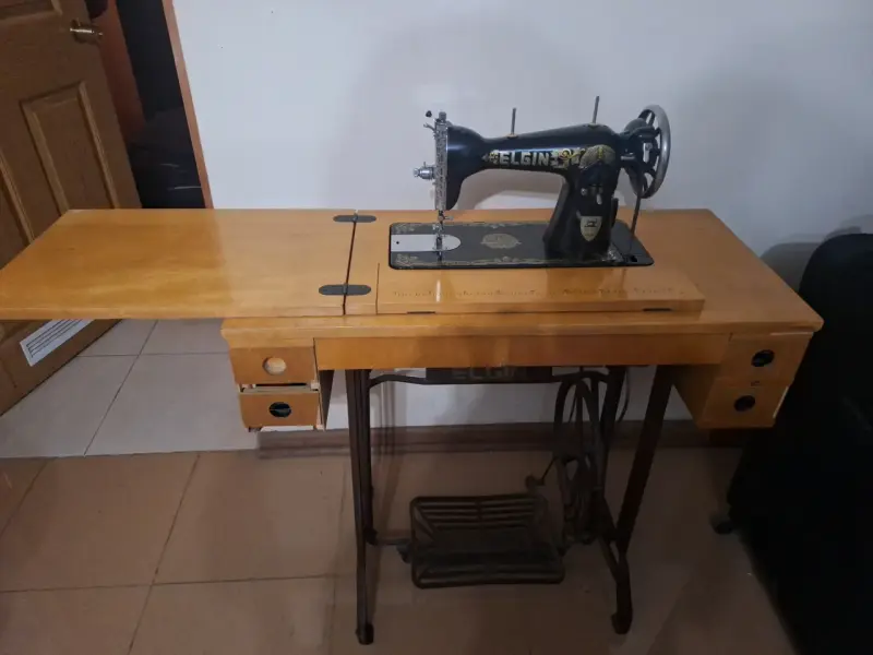 Máquina de Coser Antigua Elgin con Mesa - 2