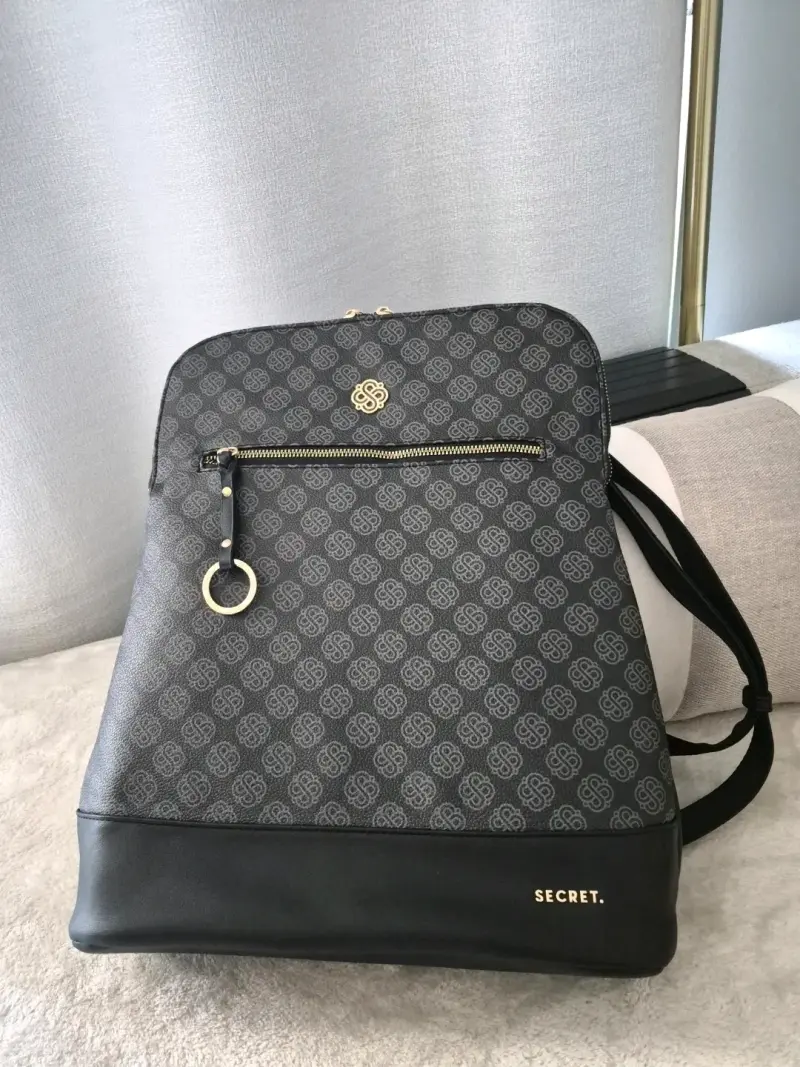 Mochila negra con diseño elegante Secret - 1