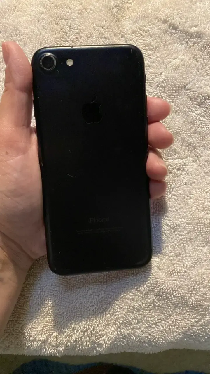 iPhone 7 en buen estado color negro - 3