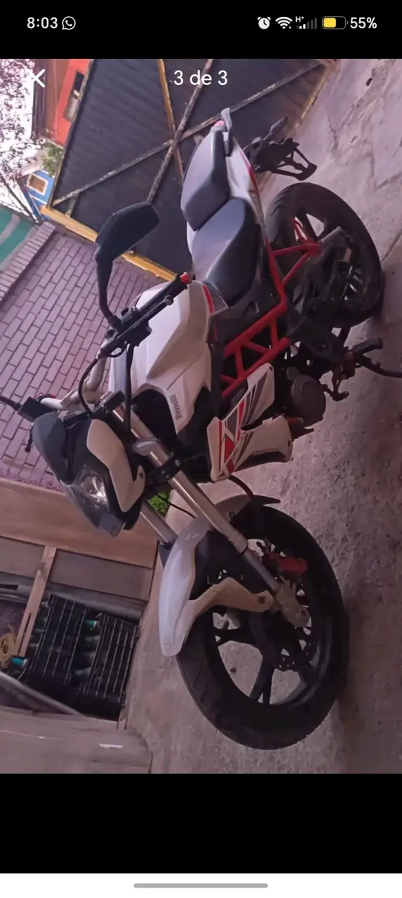 Moto Benelli TNT 135 blanca en buen estado - 2