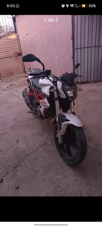 Moto Benelli TNT 135 blanca en buen estado - miniatura 3