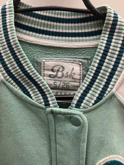 Chaqueta estilo varsity  Bsk - miniatura 3