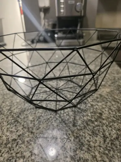 Frutero de metal negro diseño geométrico - miniatura 2