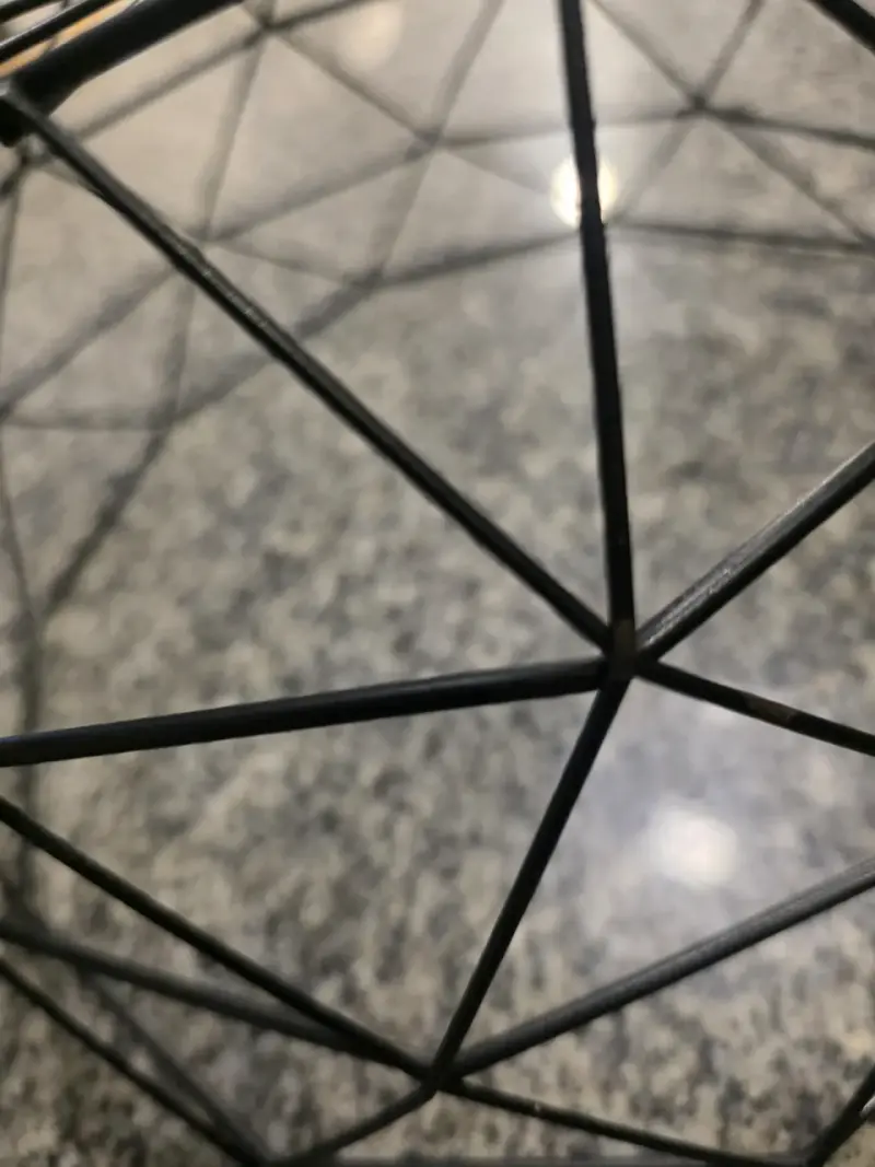 Frutero de metal negro diseño geométrico - 3