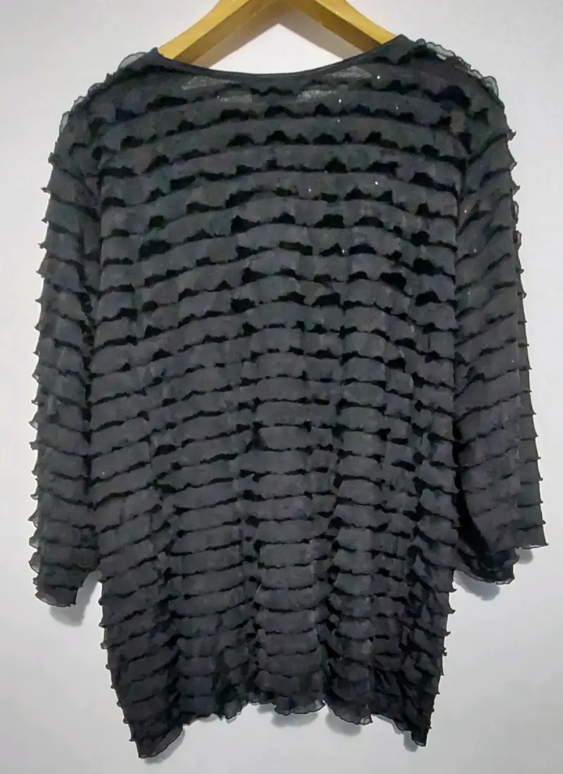 Blusa negra con diseño de volantes talla 2XL - 2
