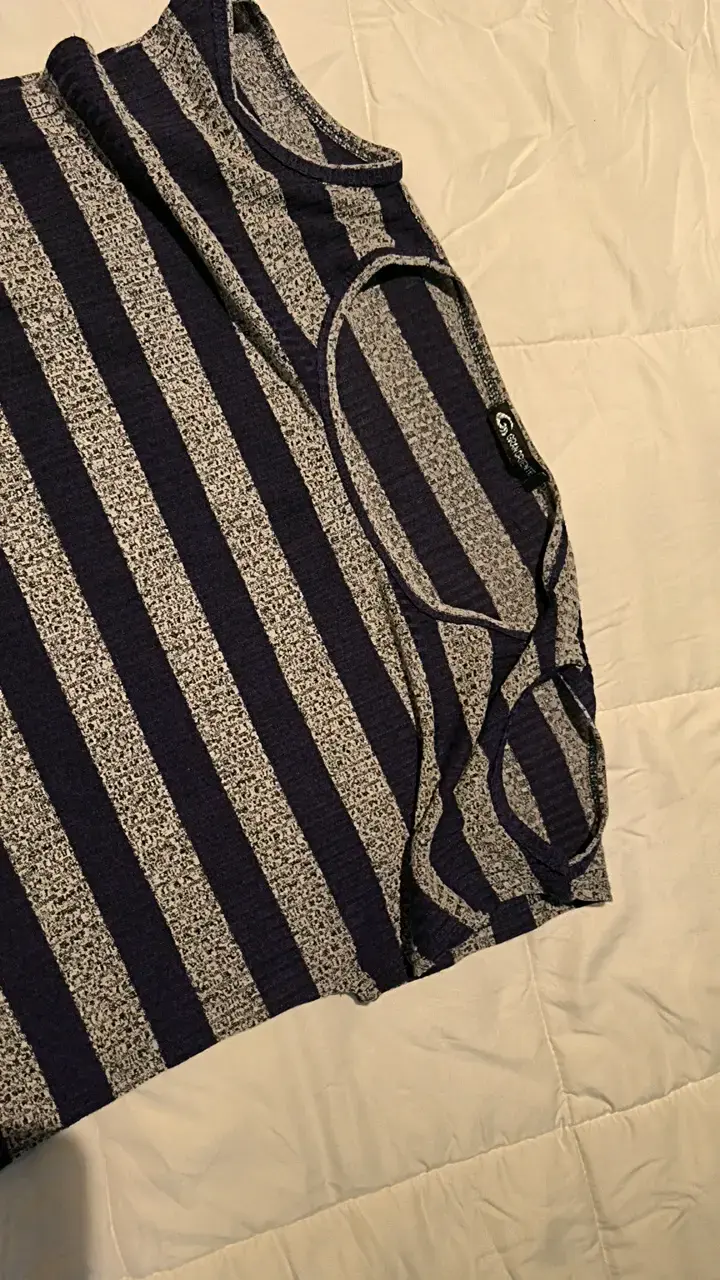 Polera de rayas azul y gris para mujer con hombro - 4