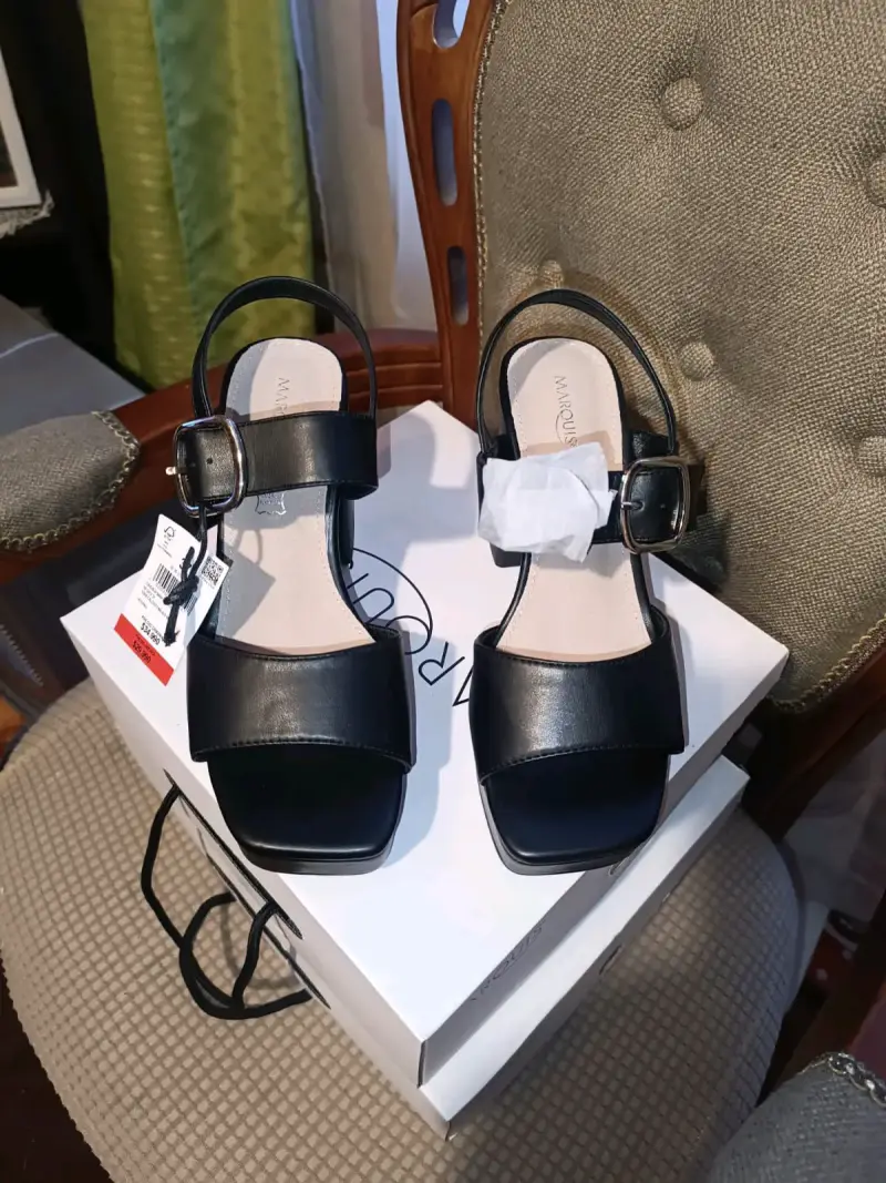 Sandalias negras de cuero para mujer hebilla nueva