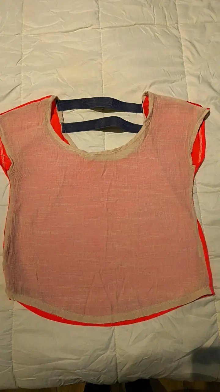 Blusa sin mangas color coral y beige - 1