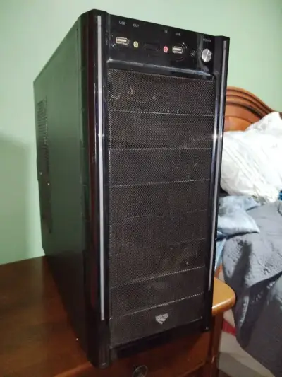 Computador de Escritorio con RAM DDR3 y Fuente Cougar - miniatura 1
