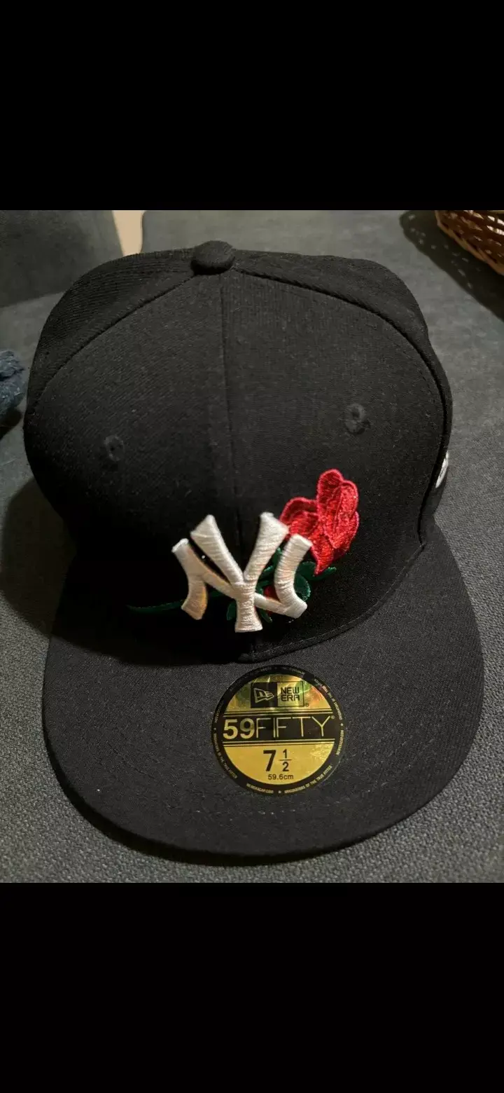 Gorra New Era 59Fifty NY Negra con Rosa - 4