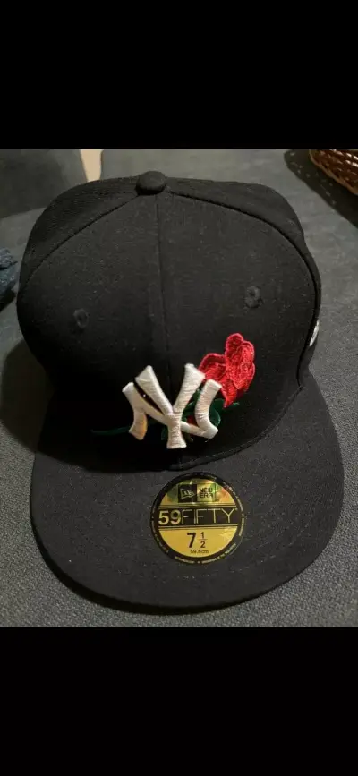 Gorra New Era 59Fifty NY Negra con Rosa - miniatura 4