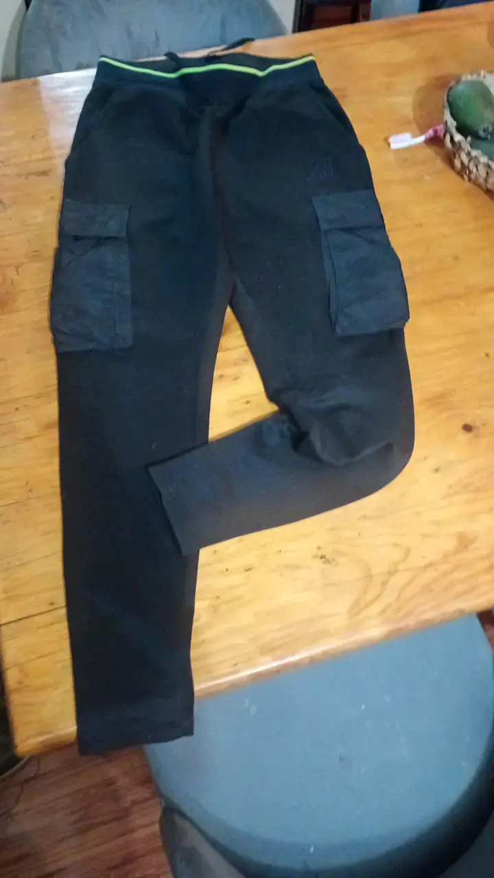 Pantalón cargo negro para hombre - 1