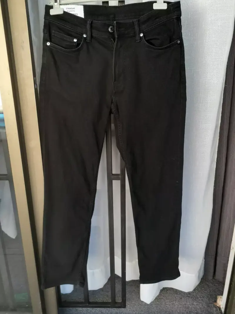 Jeans negros rectos H&M para hombre - 2