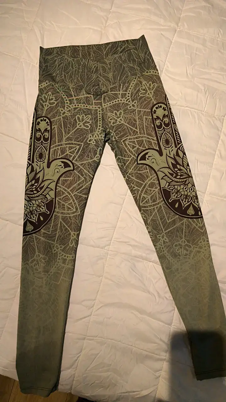 Leggings deportivos con diseño de mano de Fátima