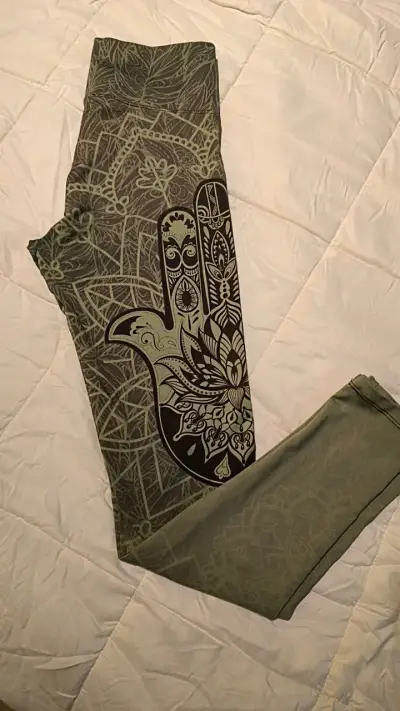 Leggings deportivos con diseño de mano de Fátima - miniatura 4