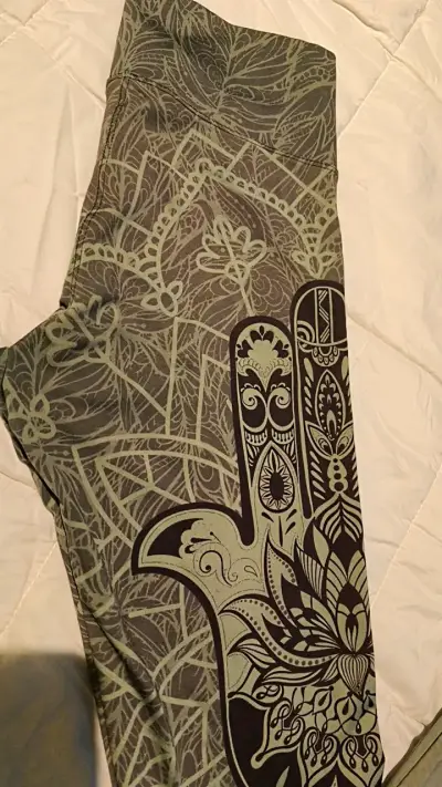 Leggings deportivos con diseño de mano de Fátima - miniatura 5