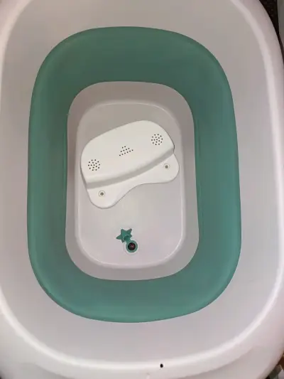 Tina plegable para bebé verde y blanca - miniatura 2