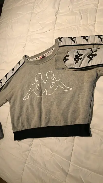 Polerón gris con logo en mangas y pecho - miniatura 2