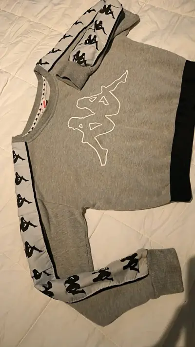Polerón gris con logo en mangas y pecho - miniatura 3