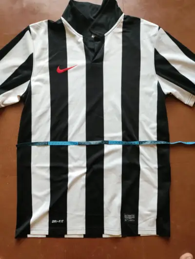 Camiseta deportiva a rayas Nike Dri-Fit ORIGINAL - miniatura 1