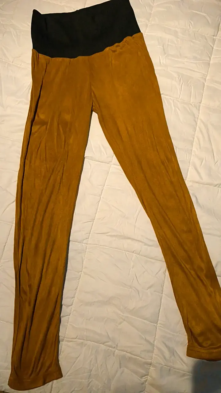 Pantalones de maternidad color mostaza
