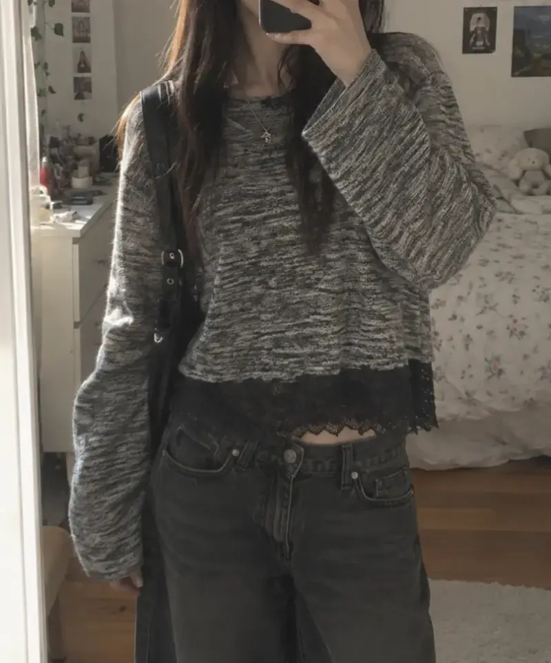 Suéter gris con encaje - 1