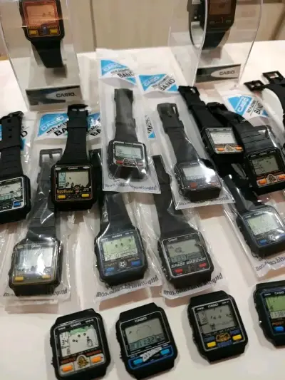 Relojes digitales retro Casio con juegos - miniatura 2